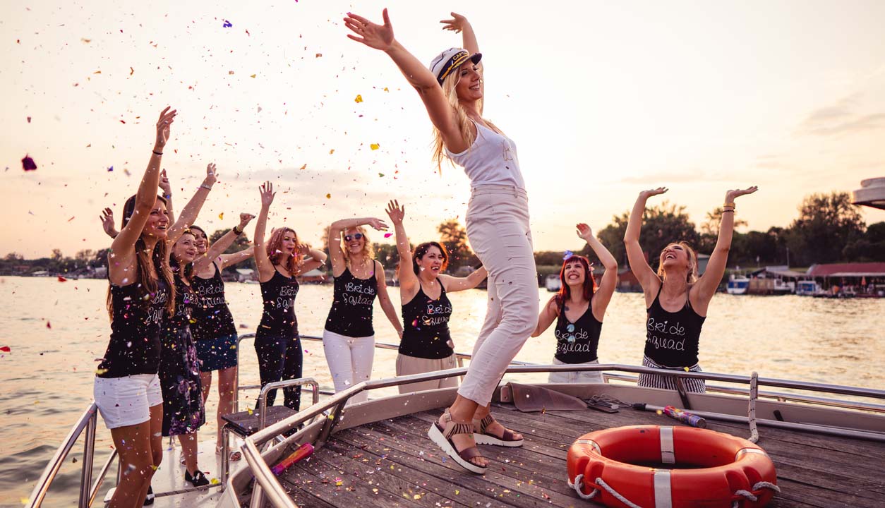 Partyboot Für jeden Anlass mieten ᐅ In Deutschland und ganz Europa